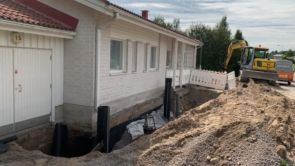 Mitkä tekijät nostavat salaojaremontin hintaa eniten?